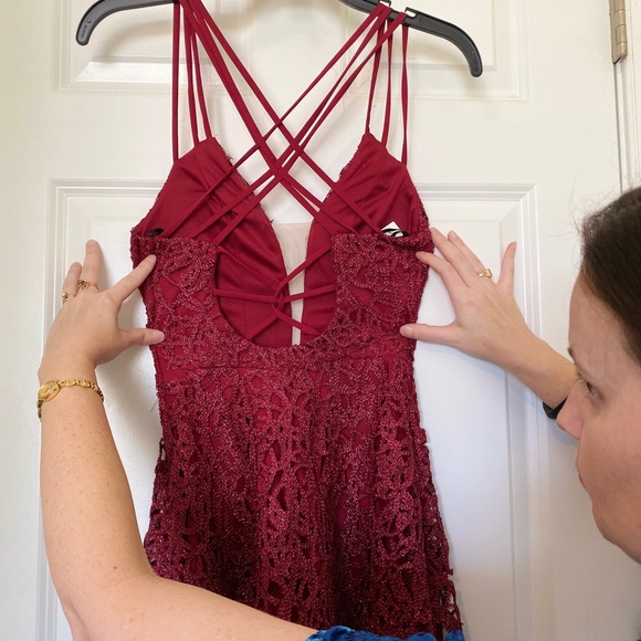 Burgundy formal dress - Picture 5 of 5